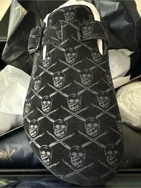 Black Skull-Print Men's Slip-On Loafers